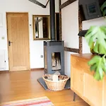 Gwills Countryside Cottage With Hot Tub