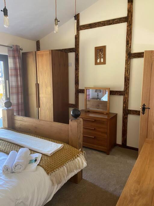 Apartment Gwills Countryside With Hot Tub